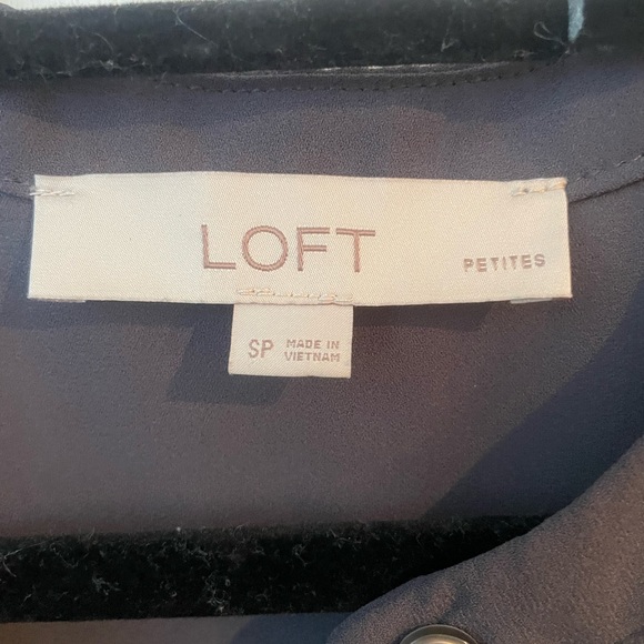 Loft Sleeveless gray blouse with button - Picture 2 of 4